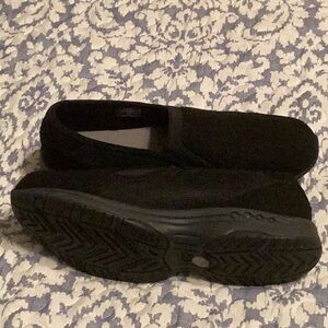 New without box Easy Spirit casual dress shoes.